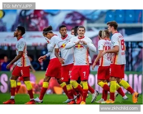 英超激战：多特蒙德逆转莱比锡红牌争议引发全场热议