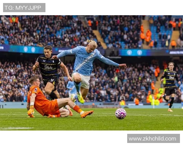 曼城战胜里昂全场沸腾帽子戏法背后的战术解析与精彩瞬间回顾