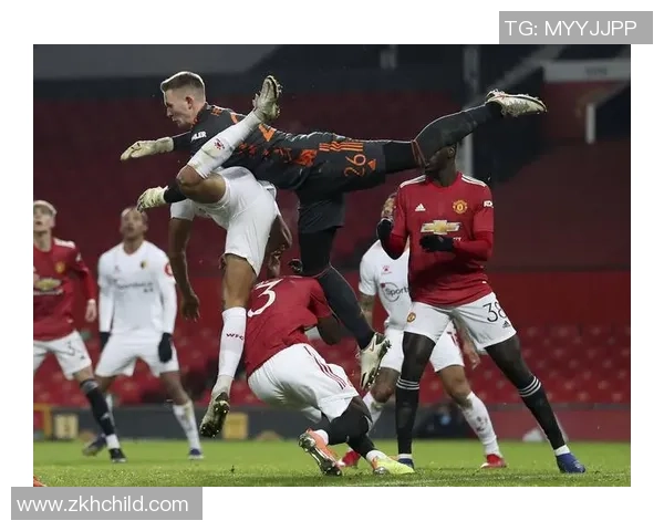 足总杯激战:多特蒙德与曼联2-2平局绝杀瞬间引发全场狂欢战术分析